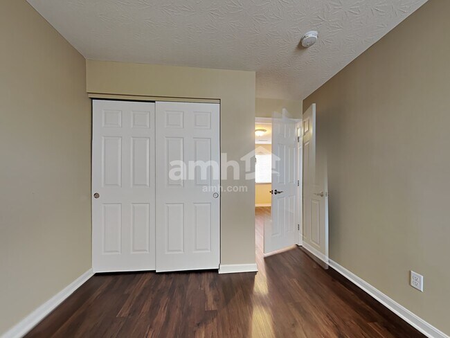 Building Photo - 6580 Riverview Ave
