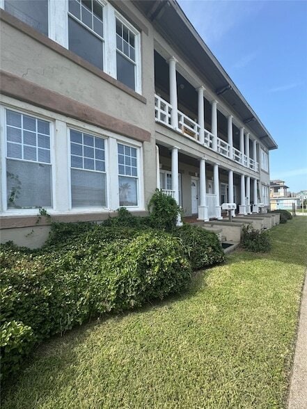 Building Photo - 3008 Avenue R