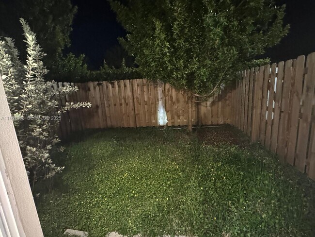 Building Photo - 1663 SE 26th Rd