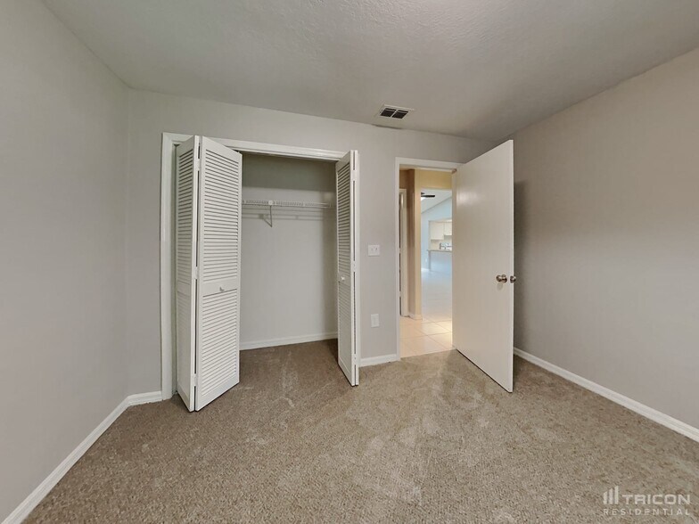 Building Photo - 5913 Fall River Dr
