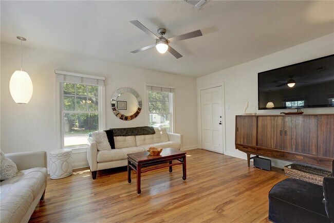 Building Photo - 4518 Red River St