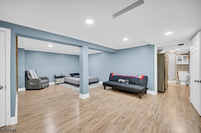 Building Photo - 15 Sweetwood Ct