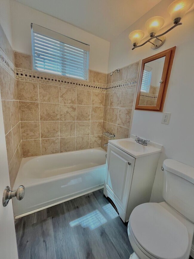 Building Photo - Small