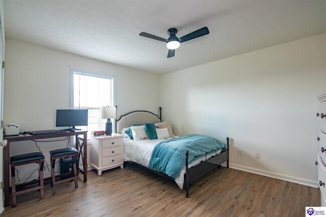 Building Photo - 114 Twin Lakes Dr