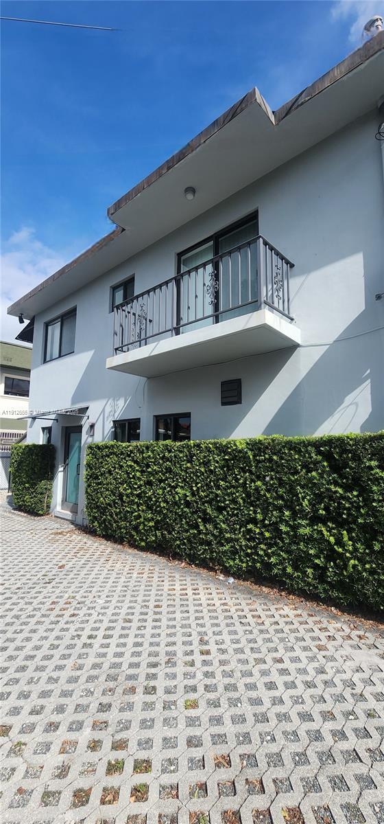 Building Photo - 1960 SW 27th Ave