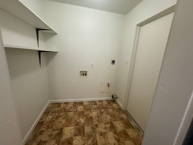 Building Photo - 5460 Traffic Way