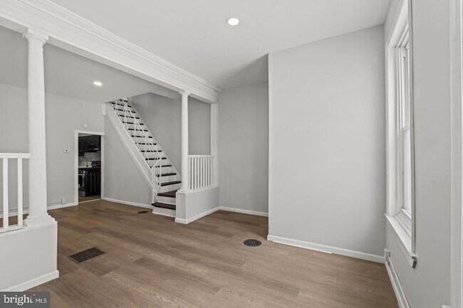 Building Photo - 2423 N Myrtlewood St