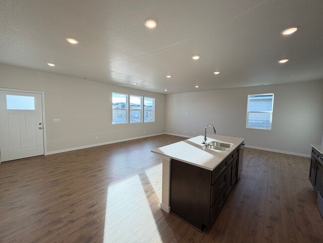 Building Photo - Brand New Foxtail Rancher