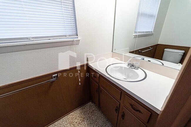 Building Photo - 3 Bedroom Home with 2-Car Garage and Covered Parking