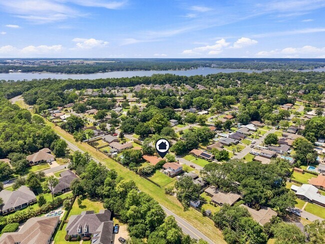 Building Photo - 1510 Royal Palm Dr