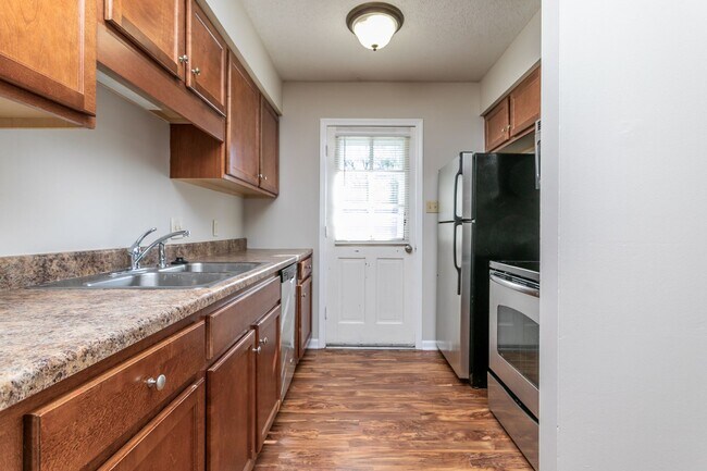 Building Photo - 2502-2502 E Morris Dr