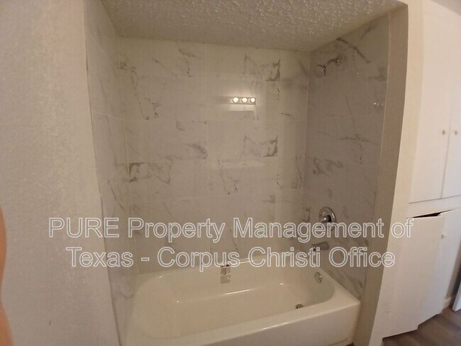 Building Photo - 1506 Crosby St