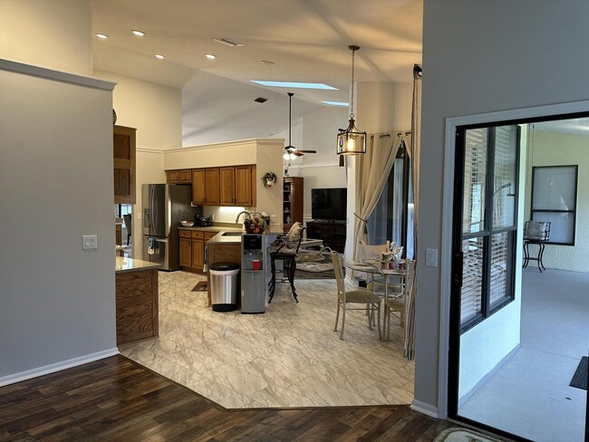 Building Photo - 1461 Wellington Cir