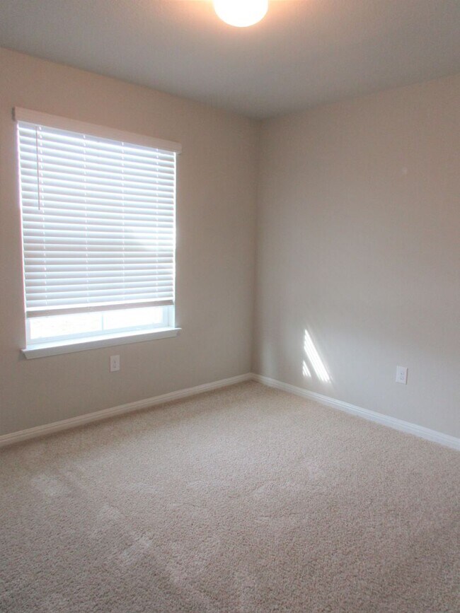 Building Photo - Home in Pioneer Crossing