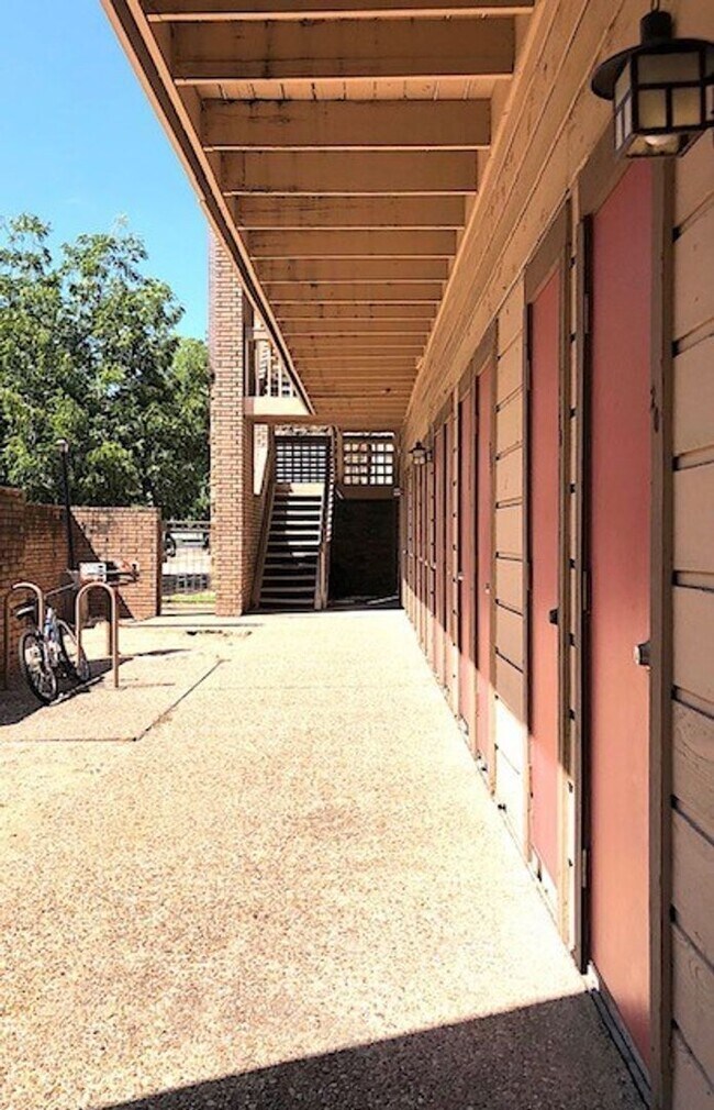 Building Photo - PEARL WEST CAMPUS - LOFTED 2BD/1BA