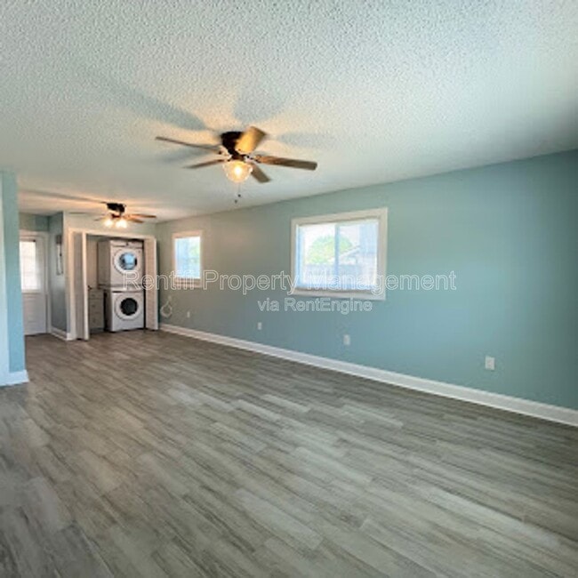 Building Photo - 17325 Whitewater Ct