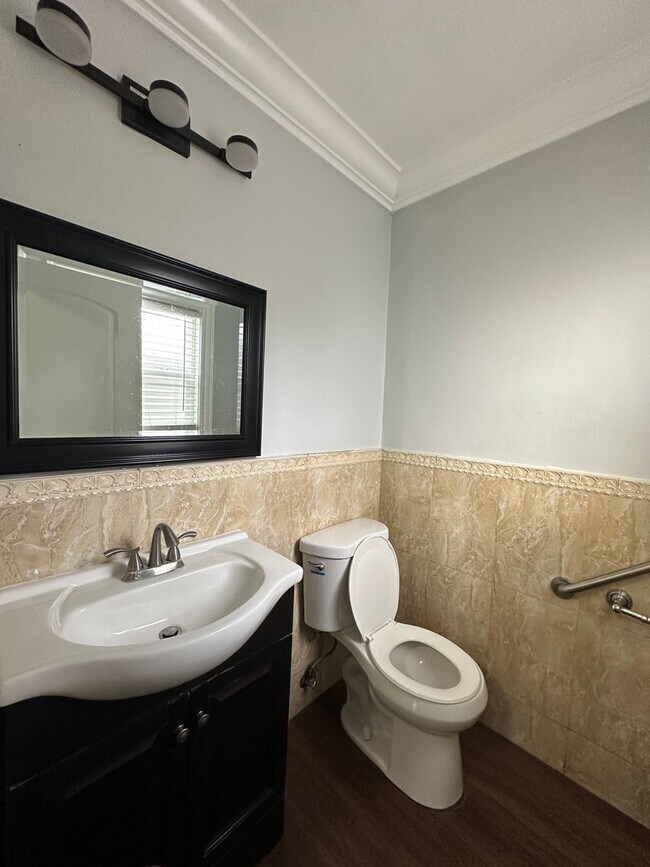 Building Photo - 1162 St Andrews Pl