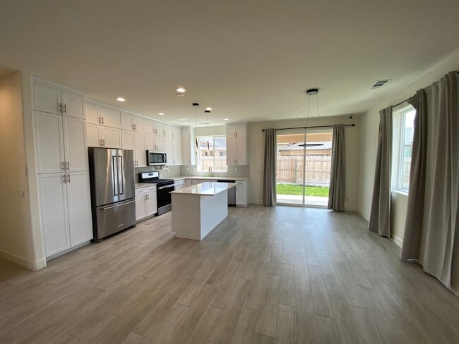 Building Photo - Charming home located in Arbor Gates community. Coming soon!