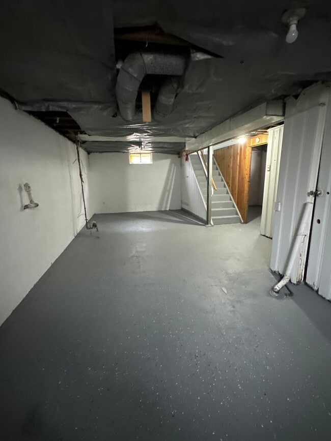 Building Photo - 646 Kern St