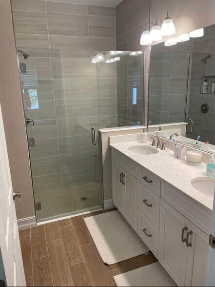 Master Bathroom - 681 Maraviya Blvd