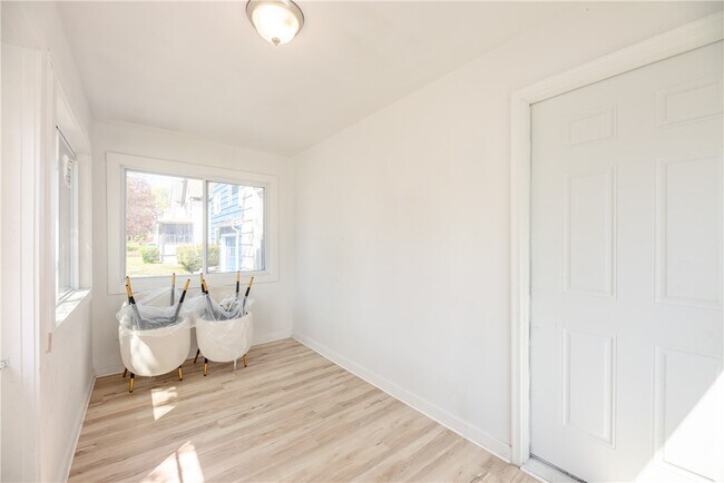 Building Photo - 575 Woodbine Ave