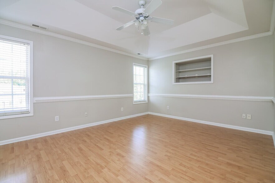 Building Photo - 512 Waterford Dr