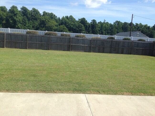 Building Photo - Beautiful custom home, don't want to miss this one!