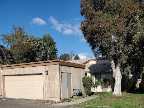 Building Photo - 3039 Plaza Leonardo