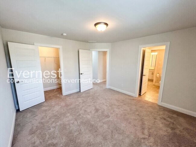 Building Photo - Spacious 4Beds 3.5Bath Single Family Rental with Modern Amenities / Available Now!