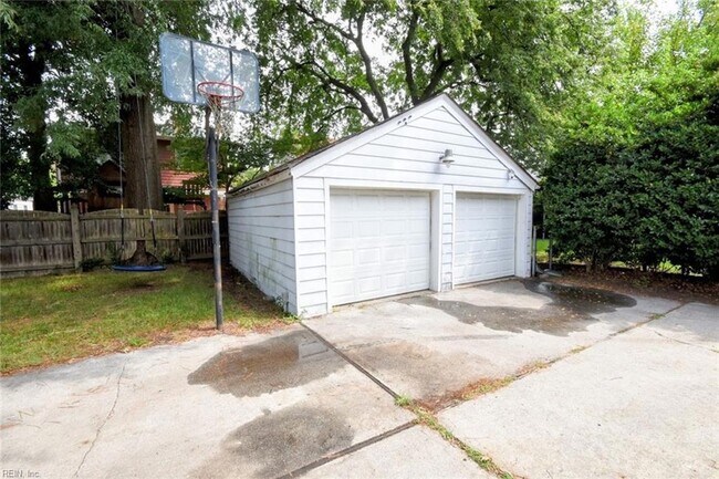 Building Photo - 1330 Monterey Ave