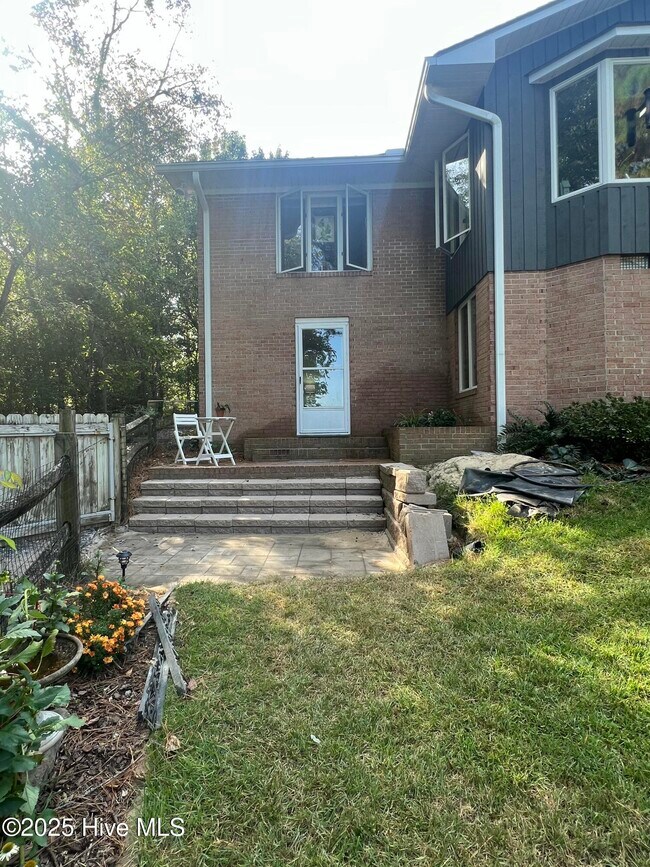 Building Photo - 104 Rolling Hill Ct