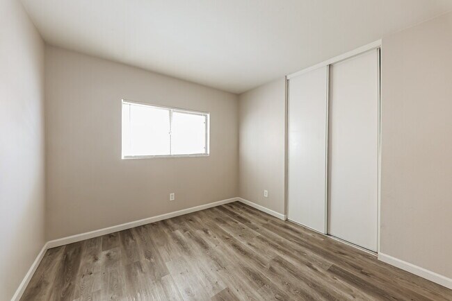 Building Photo - 11834 W Corrine Dr