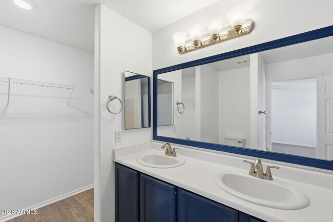 Building Photo - 45542 W Guilder Ave