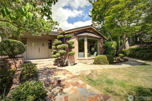 Building Photo - RARE Find House for Rent in Yarrow Point!