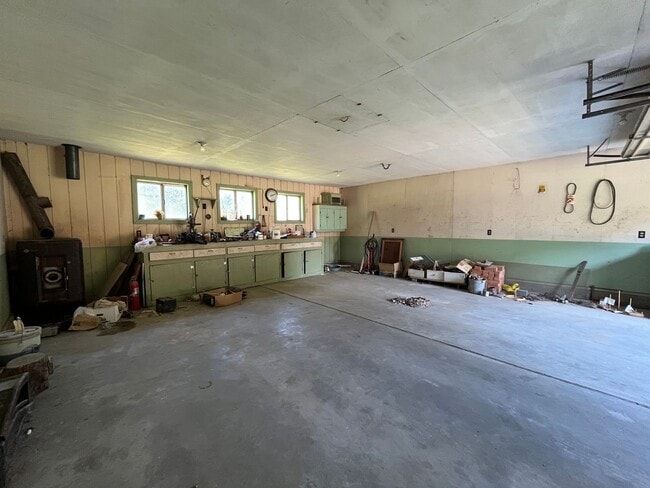 Building Photo - $500 MOVE IN INCENTIVE CONCESSION! Large s...