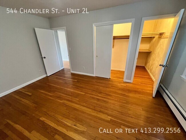 Building Photo - 544 Chandler St