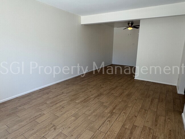 Building Photo - 4356 N 36th Pl