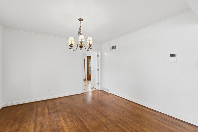 Building Photo - 1108 Larchmont Ln