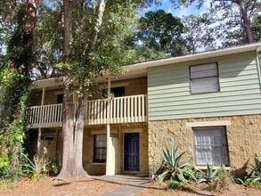 Building Photo - 2 bedroom, 1,5 bathroom townhouse in Mill Run