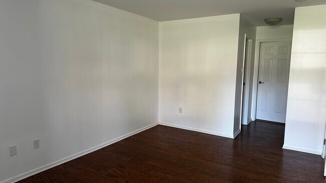 Building Photo - 350 Tavistock