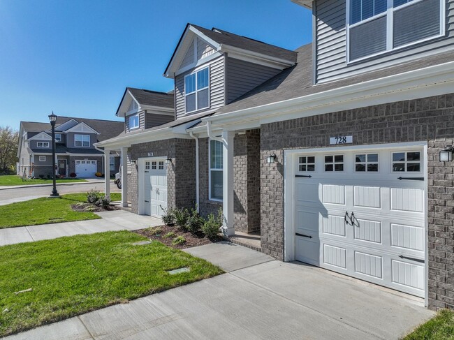 Building Photo - **2022-BUILT TOWNHOME WITH FABULOUS COMMUN...
