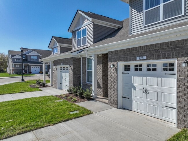Building Photo - **2022-BUILT TOWNHOME WITH FABULOUS COMMUNITY AMENITIES**