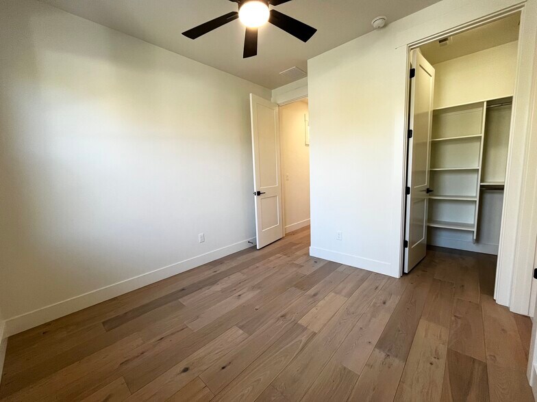 Building Photo - 626 E Krall St