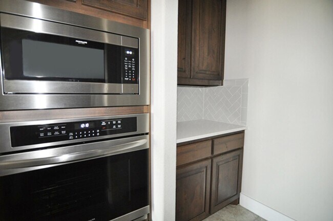 Building Photo - Fantastic 4-3-3 in Weatherford, Azle ISD!