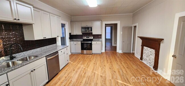 Building Photo - 359 Flat Rock Rd