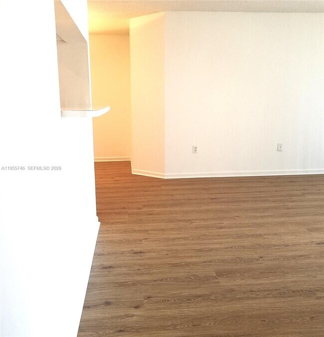 Building Photo - 19999 E Country Club Dr