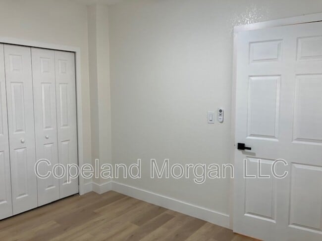 Building Photo - 1733 11th Ave N