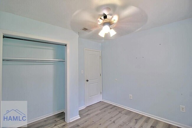 Building Photo - 1062 Kelly Dr