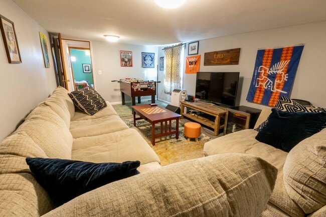 Building Photo - 1241 Bates Ave