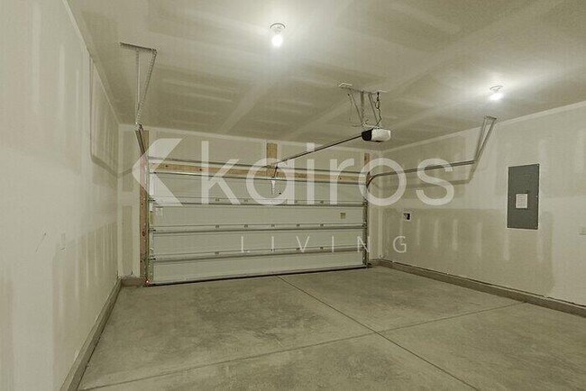 Building Photo - 635 Castillo Dr